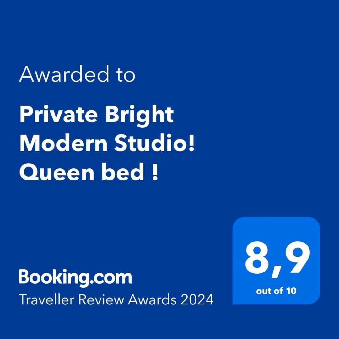 Private Bright Modern Studio! Queen Bed ! Victoria Exteriör bild