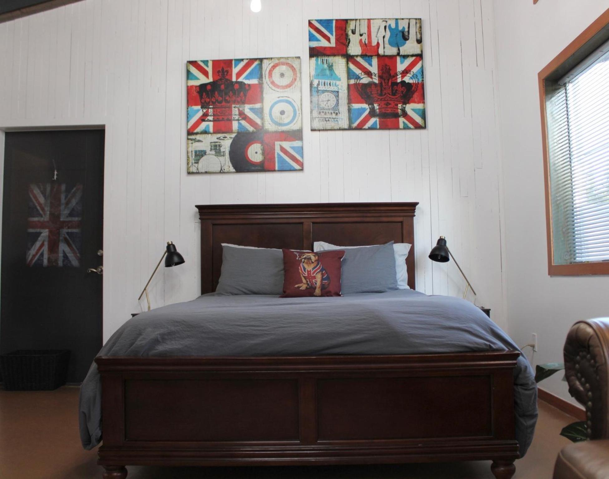 Private Bright Modern Studio! Queen Bed ! Victoria Exteriör bild