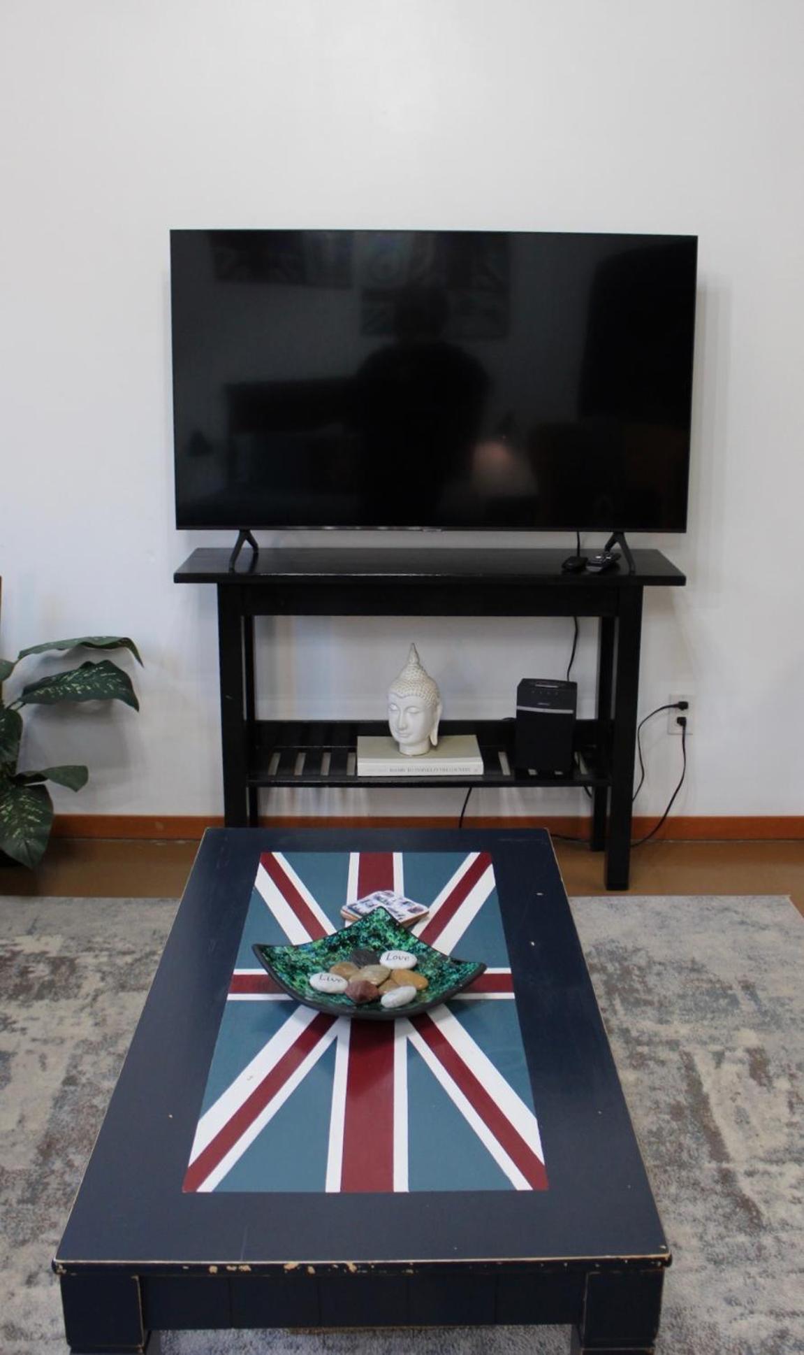 Private Bright Modern Studio! Queen Bed ! Victoria Exteriör bild