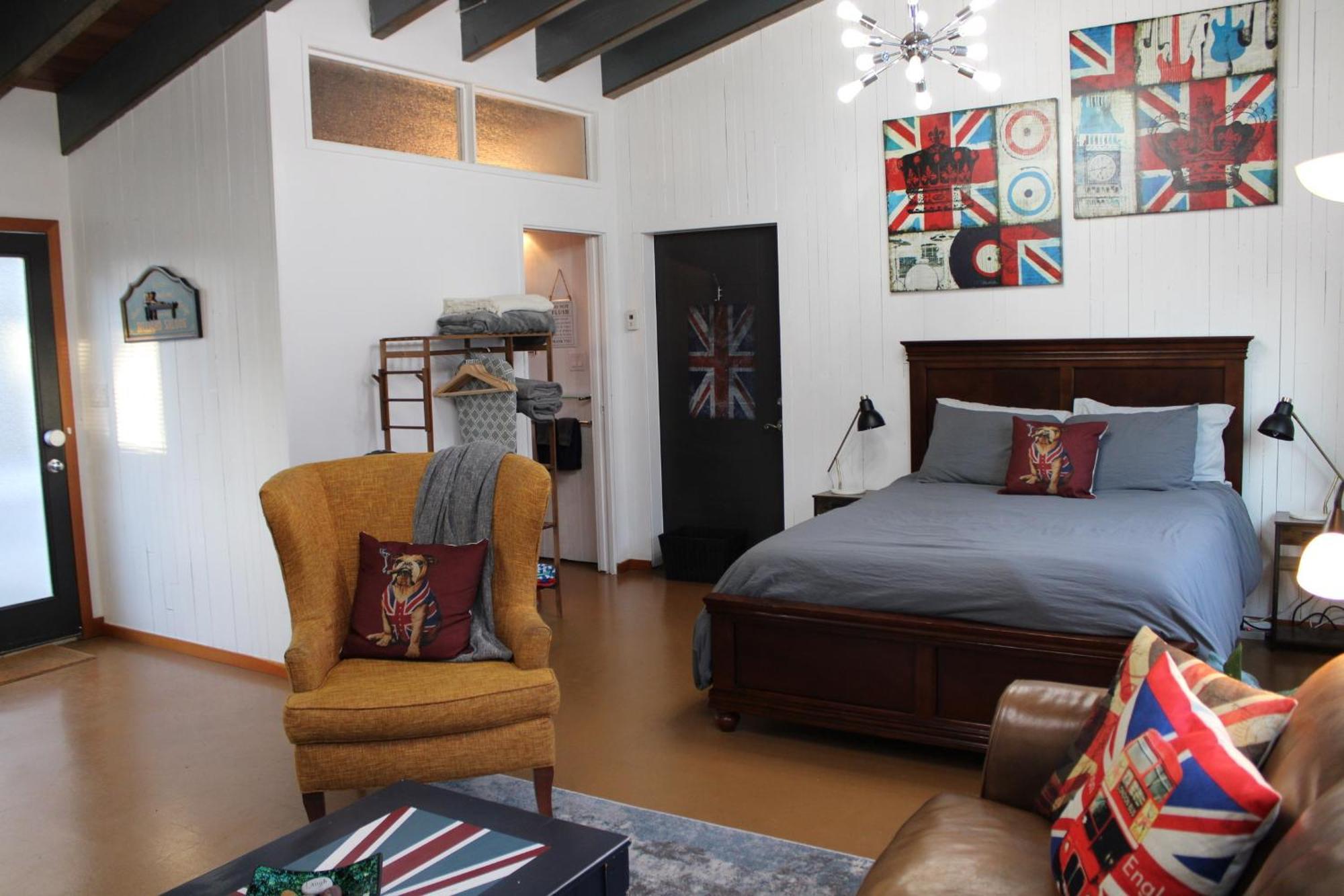 Private Bright Modern Studio! Queen Bed ! Victoria Exteriör bild