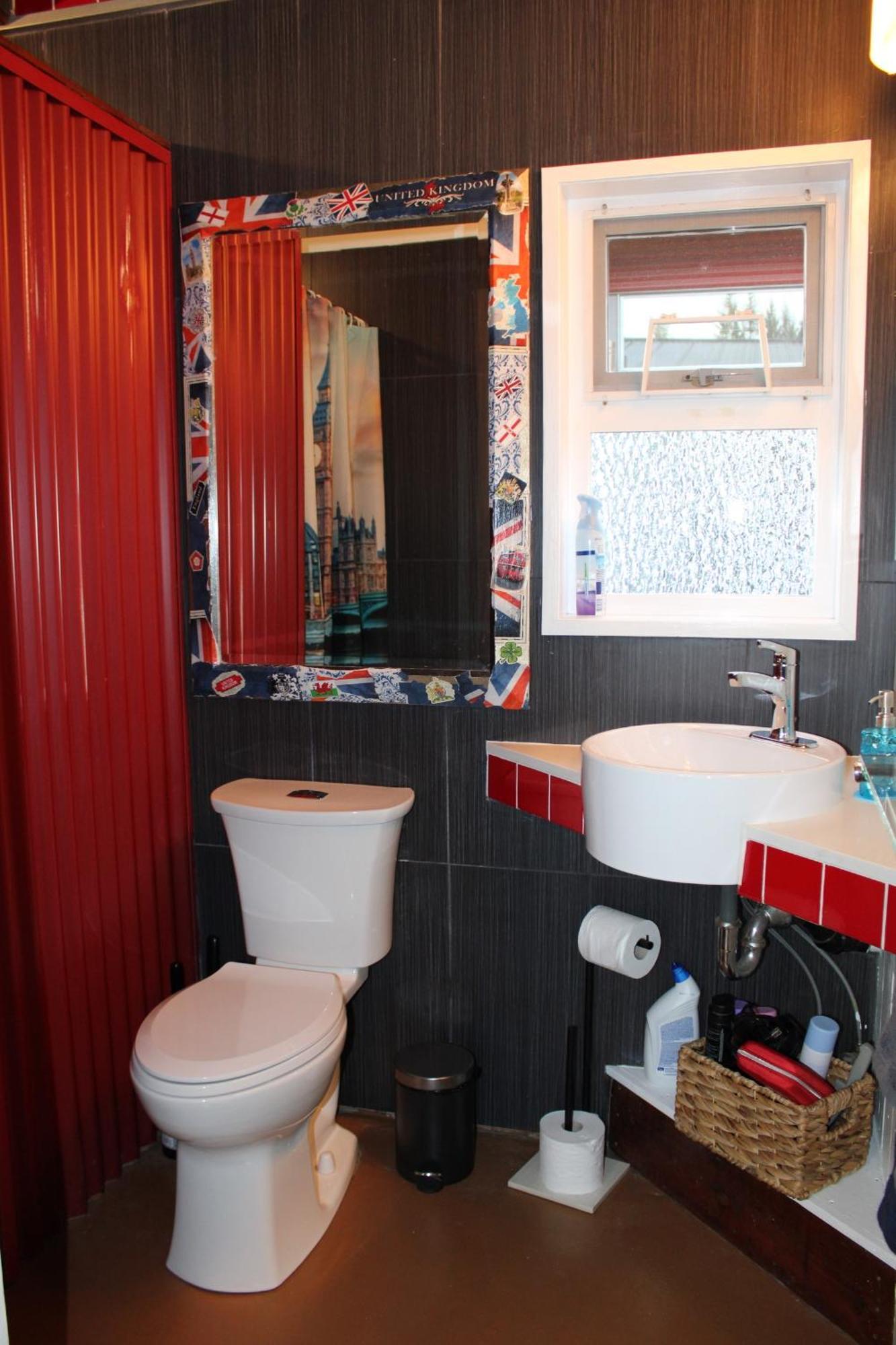 Private Bright Modern Studio! Queen Bed ! Victoria Exteriör bild