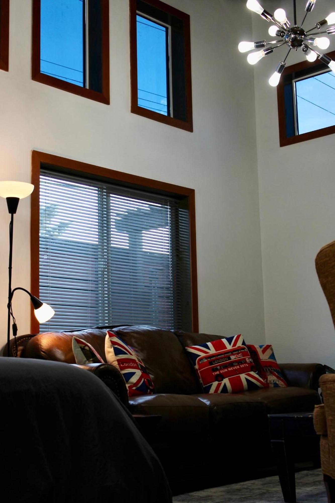 Private Bright Modern Studio! Queen Bed ! Victoria Exteriör bild