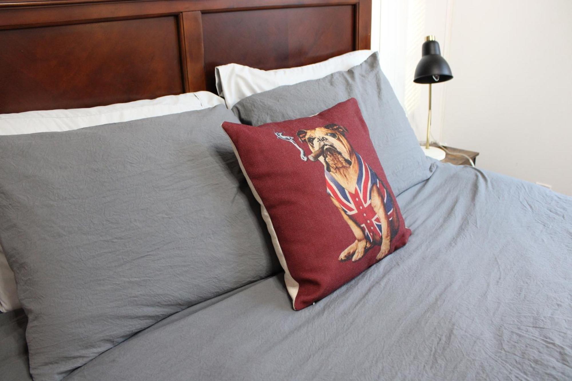 Private Bright Modern Studio! Queen Bed ! Victoria Exteriör bild